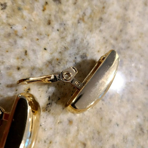Vintage JJG Jonette Jewelry.Gold Tone Rounded Rectangle Pillow Earrings. Clip on - Picture 4 of 11